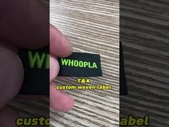 Abbigliamento personalizzato Etichetta ricamata Tessuto Collare Abbigliamento personalizzato Logo ricamato Tag Supporti Cus