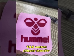 Logo 3D personalizzato Etichetta di trasferimento termico in silicone morbido in rilievo per l'uso in abbigliamento