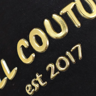 Abbigliamento in TPU ad alta frequenza in rilievo Etichetta del logo della lettera in silicone Patch TPU stampati in 3D personalizzati Trasferimento di calore Logo TPU per abbigliamento
