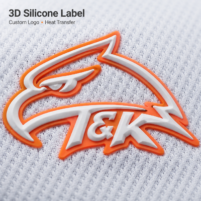 Etichette Termoadesive in Silicone 3D Lavabili con Colori Personalizzati, Oro, Argento e Fosforescenti